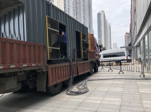 阿克塞冷却液不足的情况下如何检查柴油发电机组？